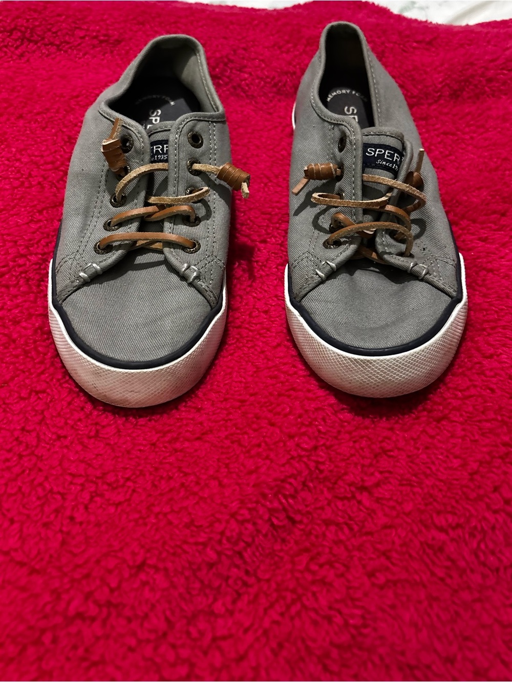 Women’s Sperry Gray Canvas Low-Profile Sneakers with Brown Laces-Size 6M